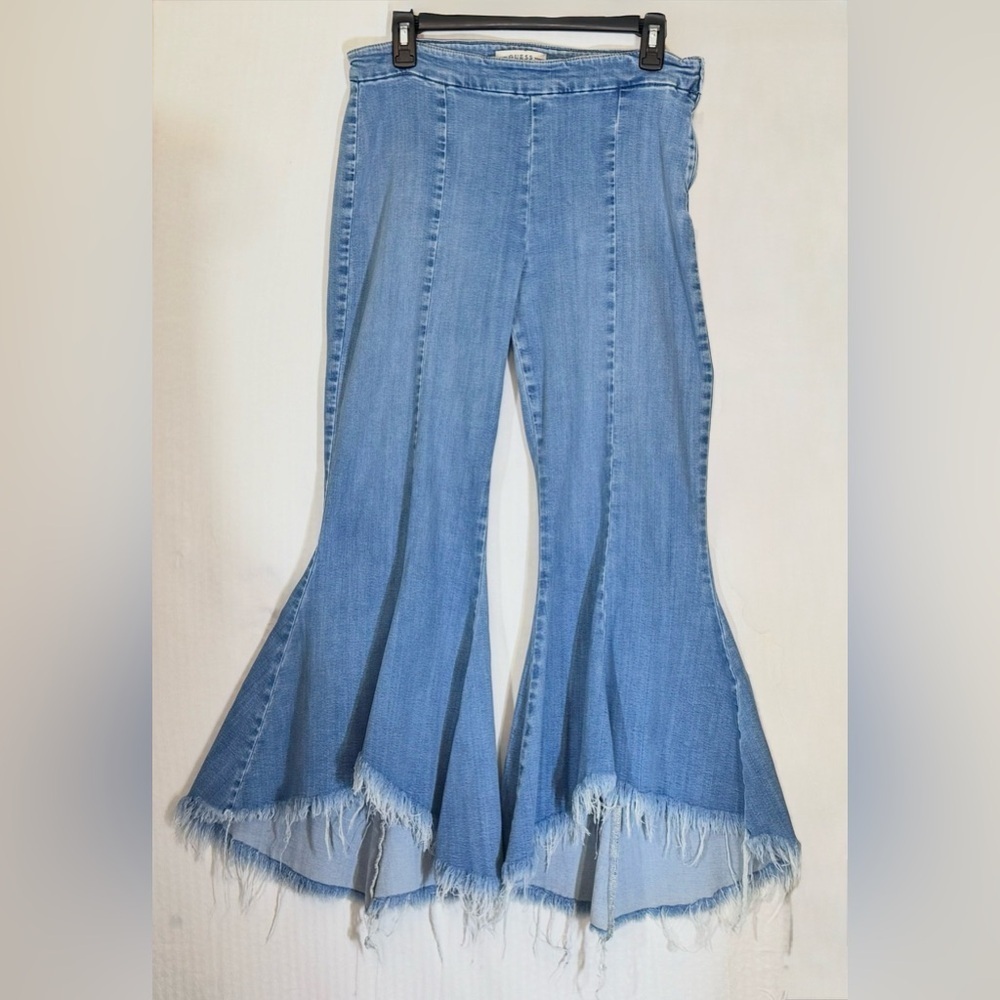GUESS Sofia 1981 Light Wash Frayed Ankle Flare Jeans Size 30 - Picture 5 of 14